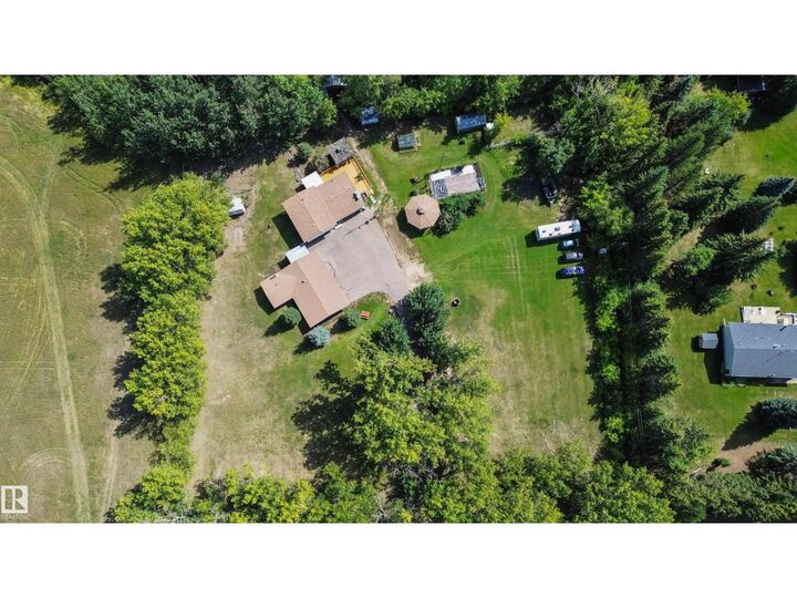 Property Photo:  26 Oakwood Dr  AB T7X 2T4 