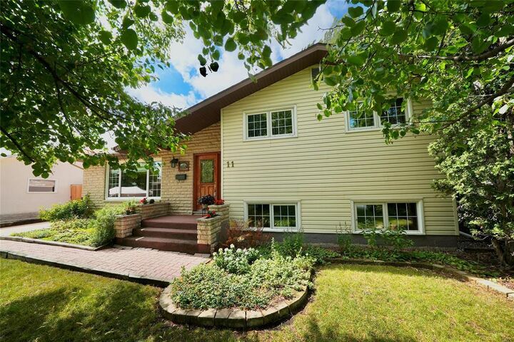 Property Photo:  11 Clearwater Road  MB R2J 2T3 