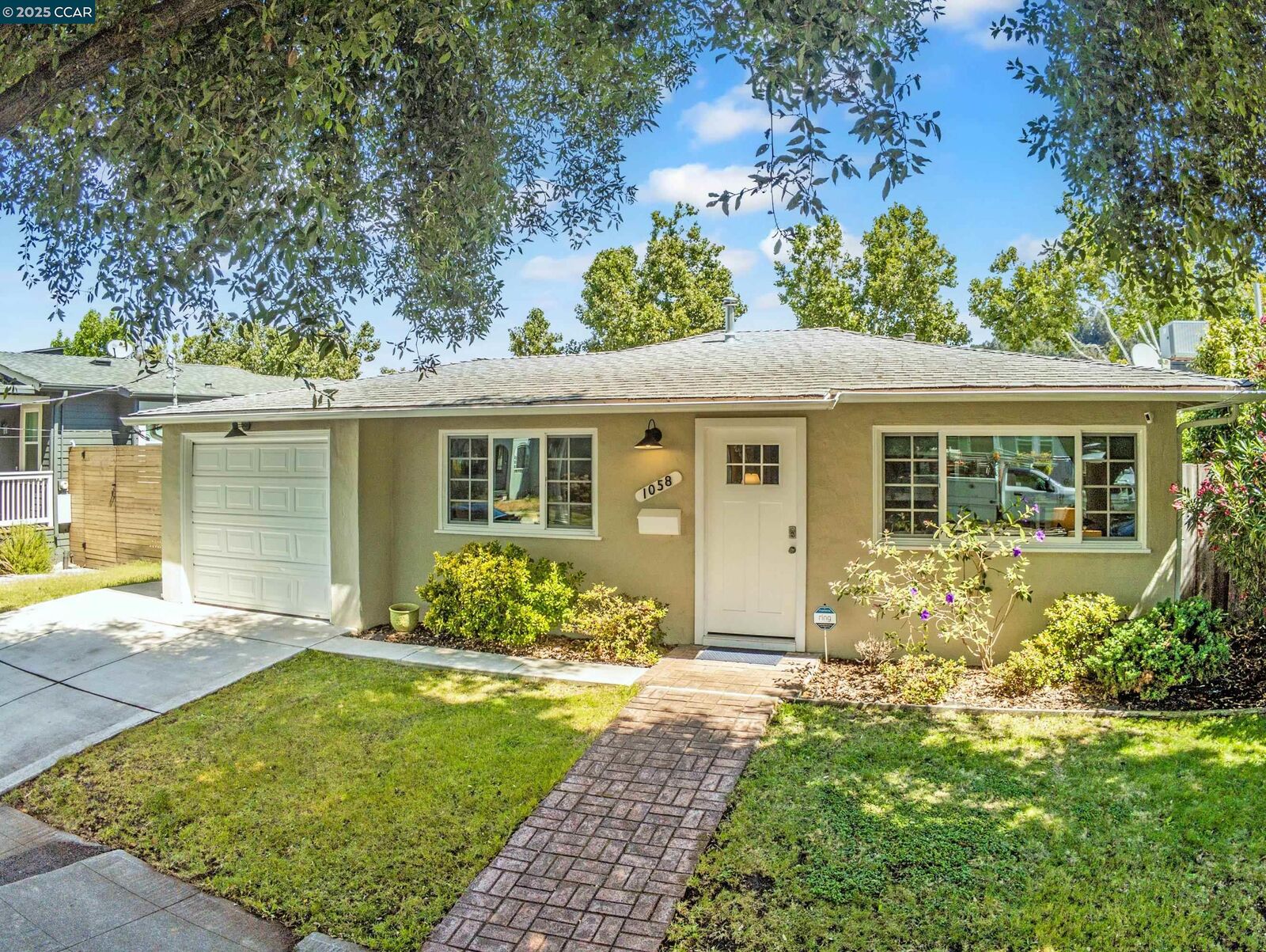 Property Photo:  1058 Victoria Ave  CA 94577 