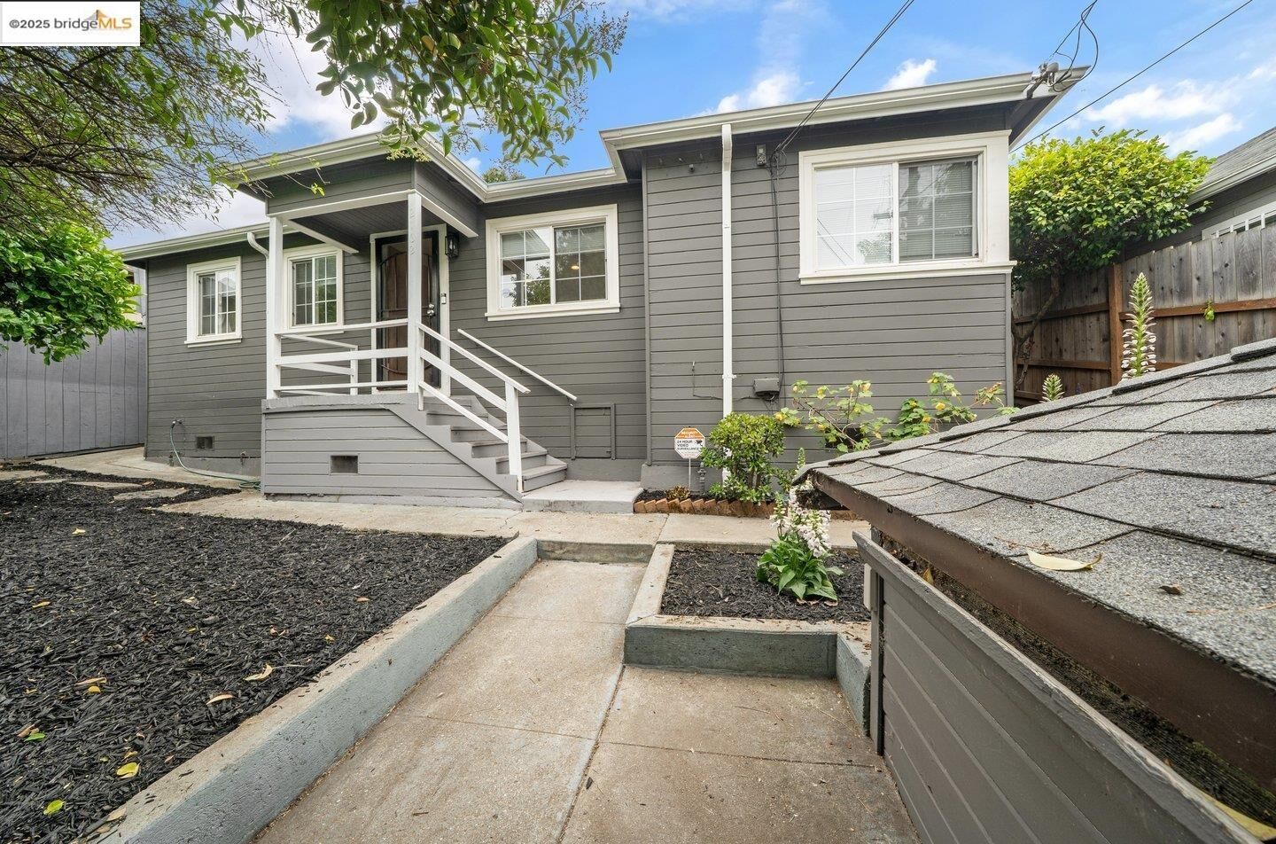 Property Photo:  2162 35th Avenue  CA 94601 