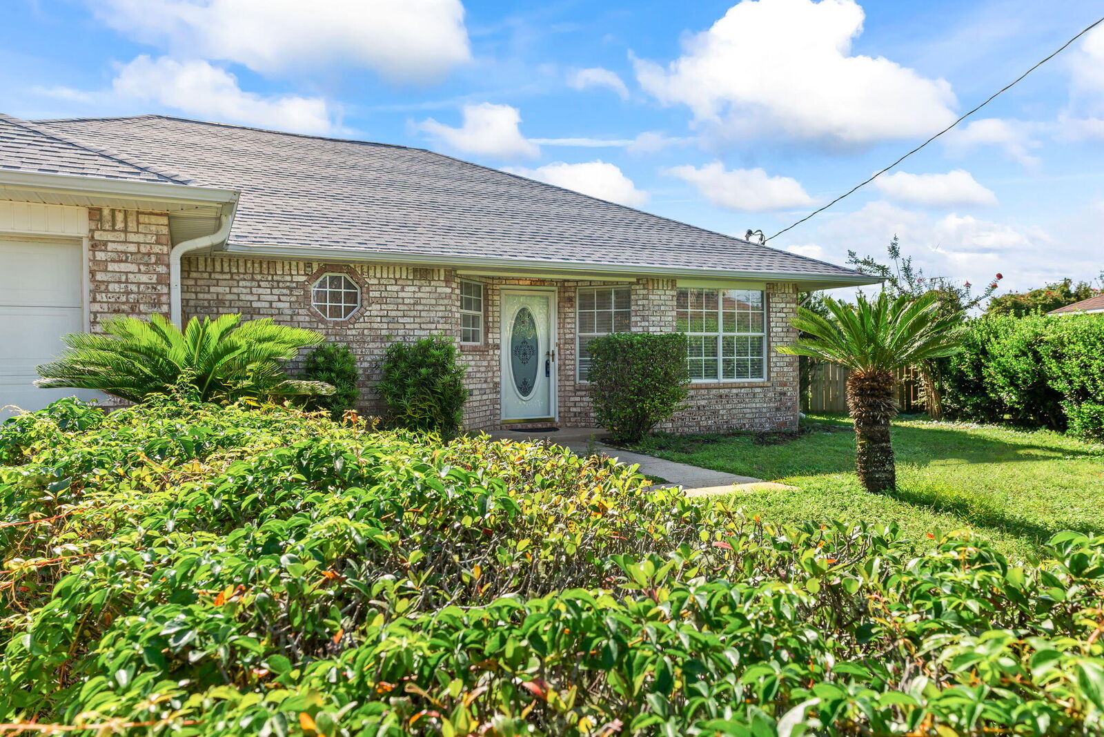 Property Photo: 7252 Antoinette Circle FL 32566
