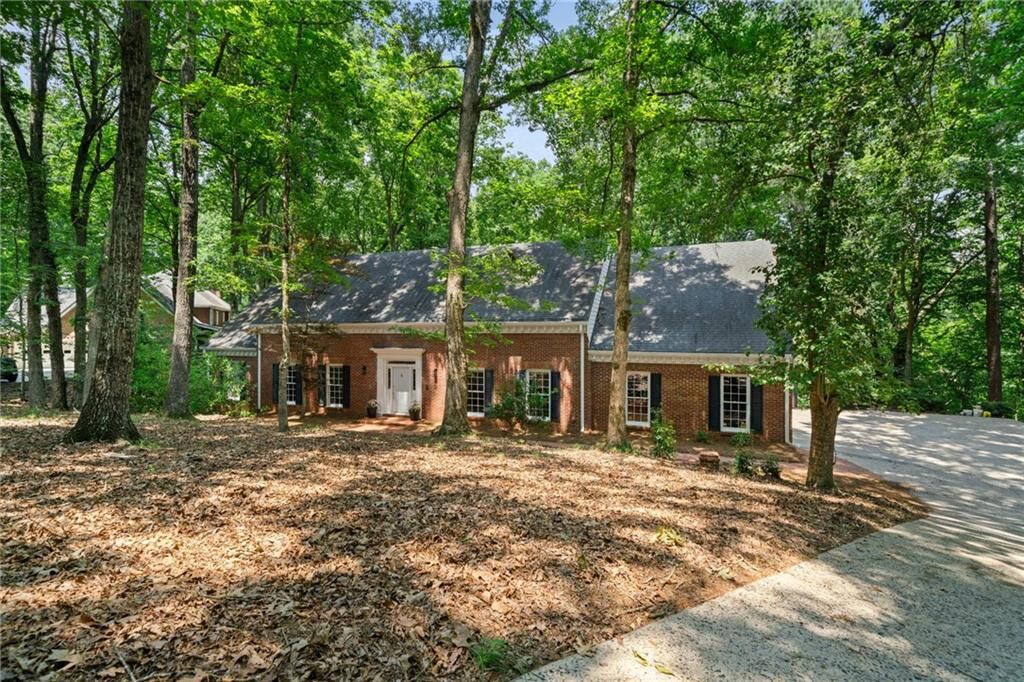 Property Photo:  80 Cliffcreek Trace  GA 30350 