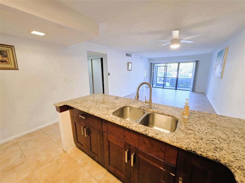 Property Photo: 2320 S Cypress Bend Dr 106 FL 33069