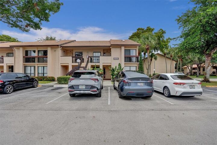 Property Photo:  2233 SW 15th St 220  FL 33442 