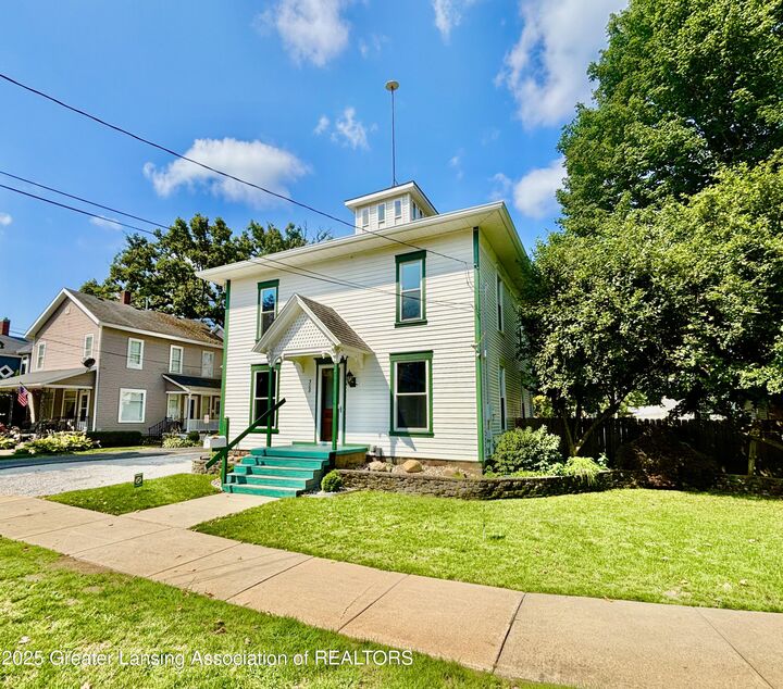 Property Photo: 308 S Sheldon Street MI 48813
