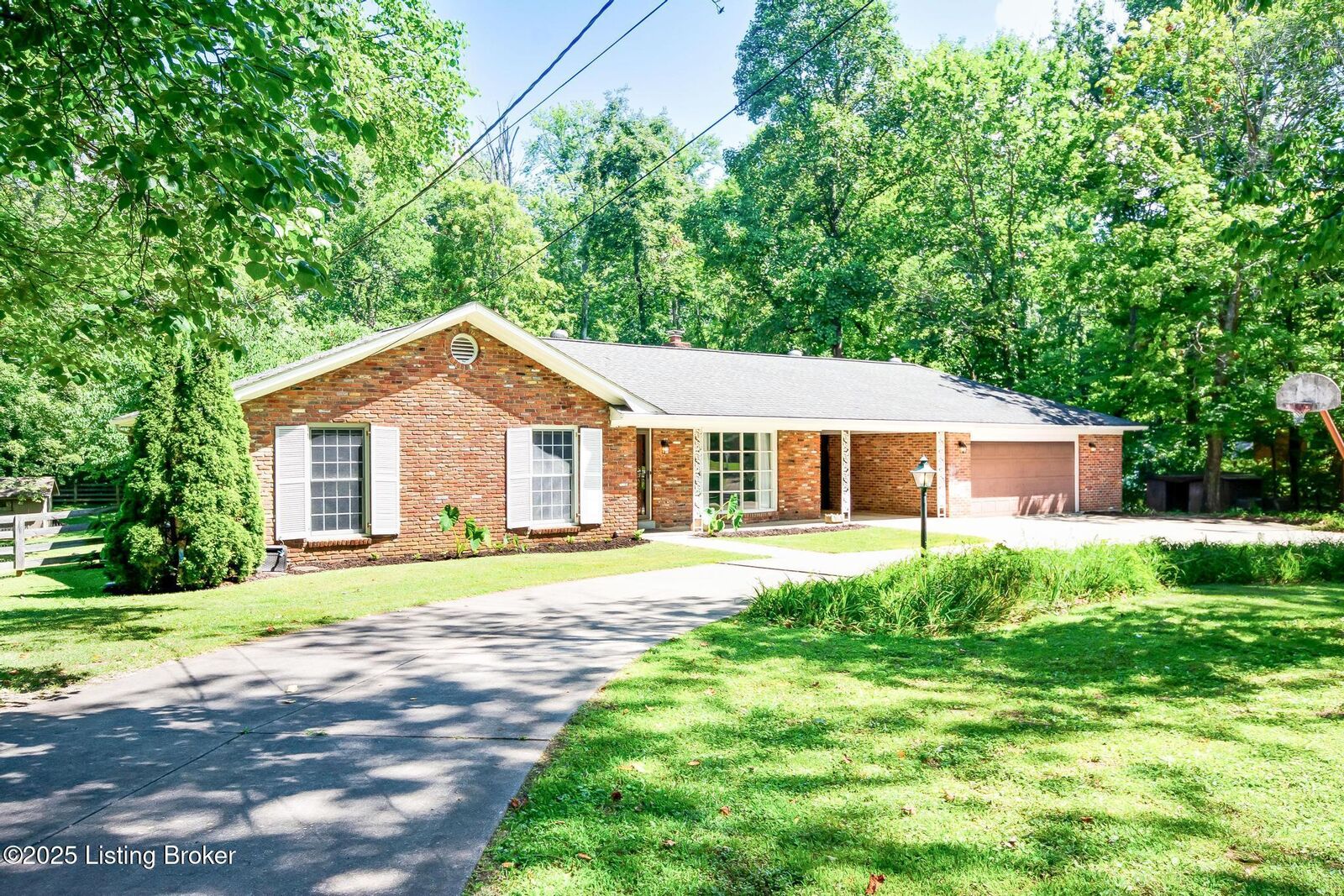 Property Photo:  9611 Fairground Rd  KY 40299 