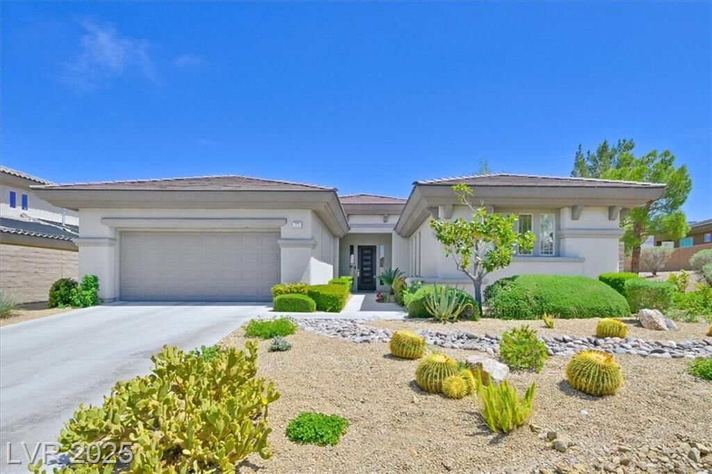 Property Photo:  77 Fountainhead Circle  NV 89052 