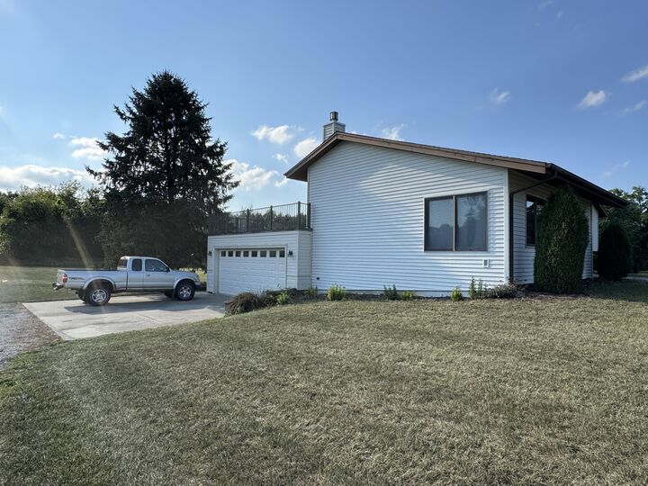 Property Photo: 9656 N 200 IN 46350