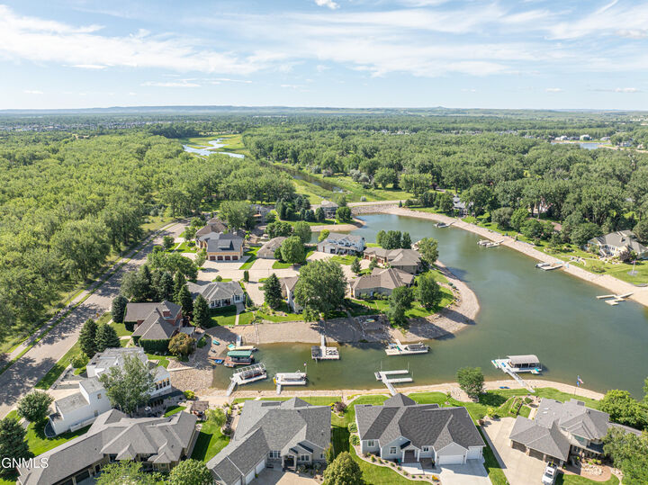 Property Photo: 1506 Galleon Place ND 58504