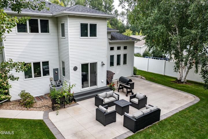 Property Photo:  521 Munich Drive  ND 58504 