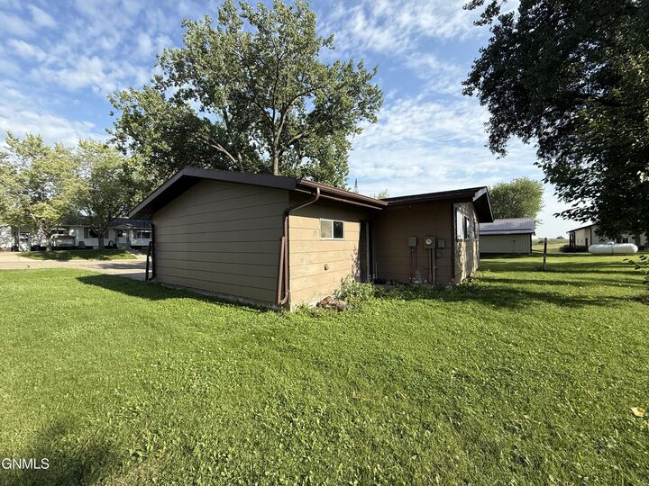 Property Photo: 515 2nd Avenue W ND 58442