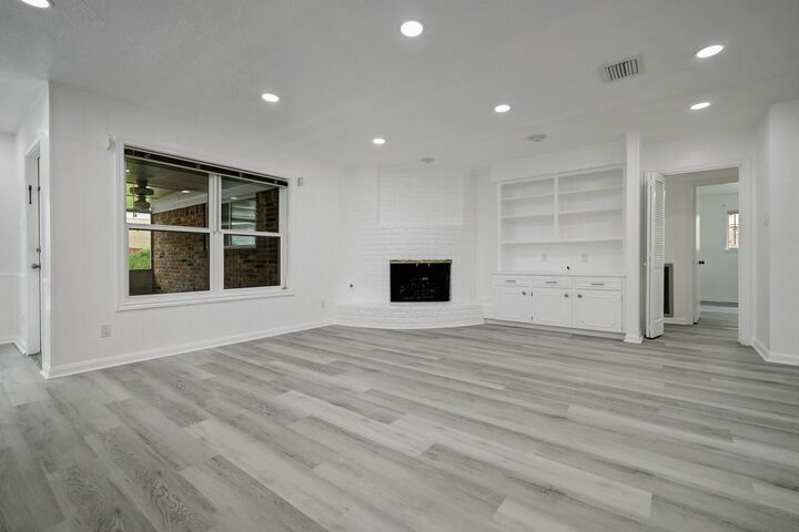 Property Photo: 9807 Braewick Drive TX 77096
