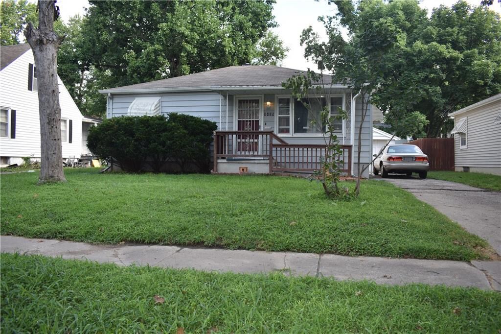 Property Photo: 3425 Sacramento Street MO 64507