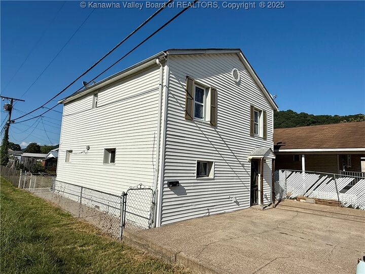 Property Photo: 207 Marshall Avenue WV 25306