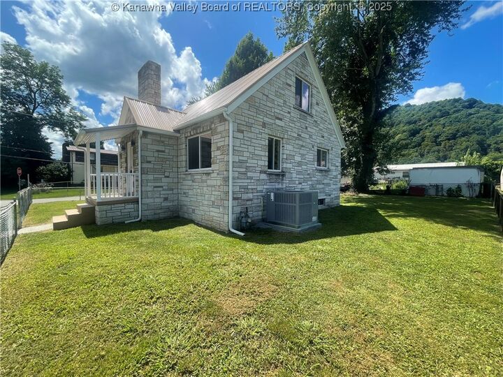 Property Photo: 5121 Elaine Drive WV 25306