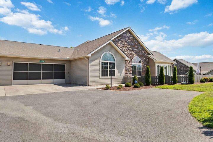 Property Photo:  412 Deerlake Place  KY 42518 