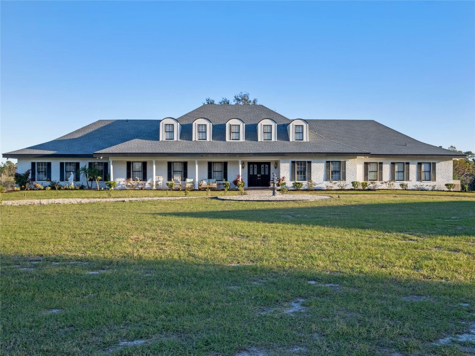 Property Photo:  