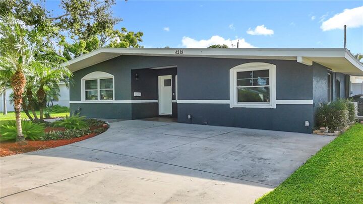 Property Photo: 4219 Helena Street NE FL 33703