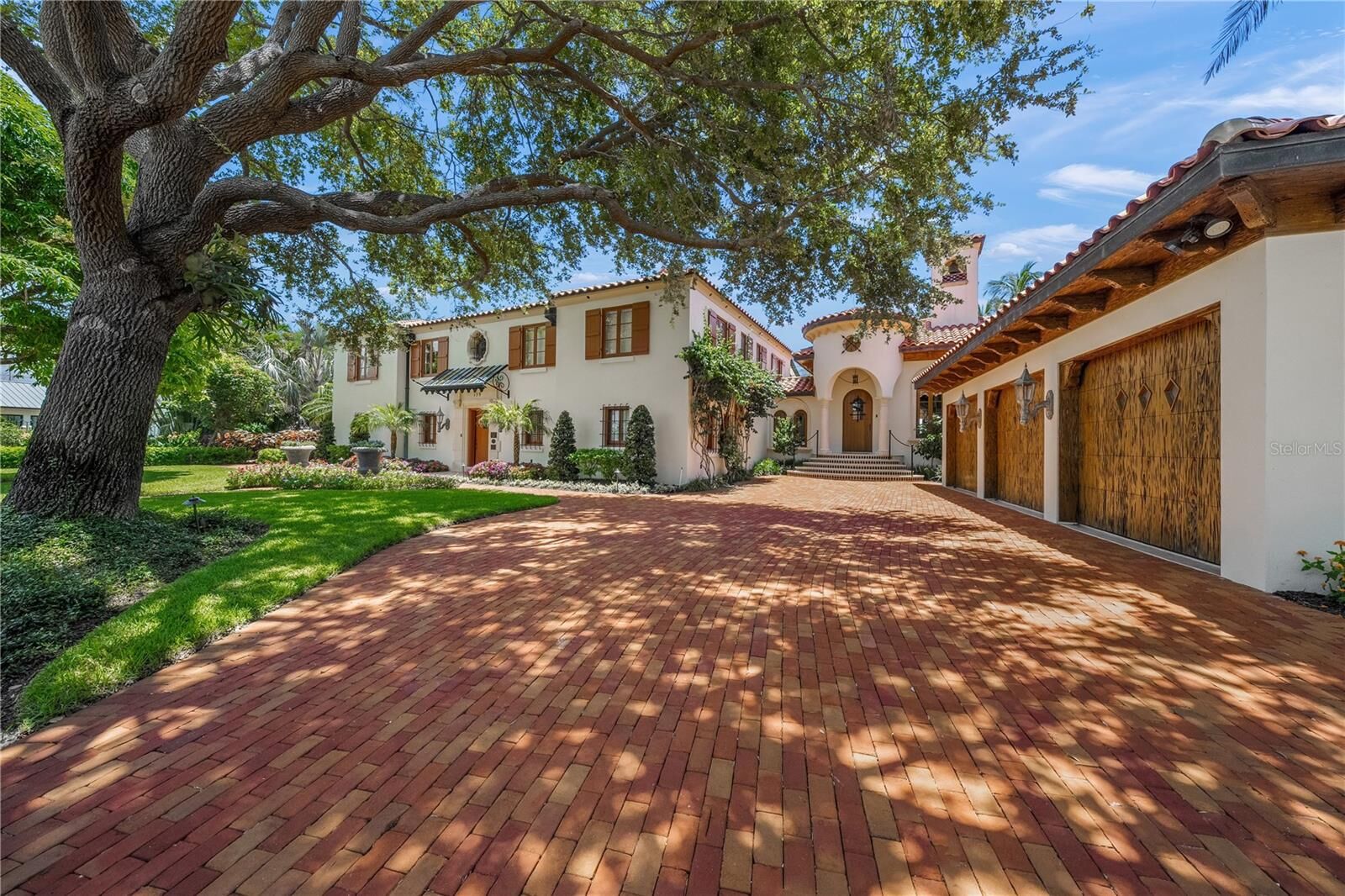 Property Photo:  139 S Washington Drive  FL 34236 