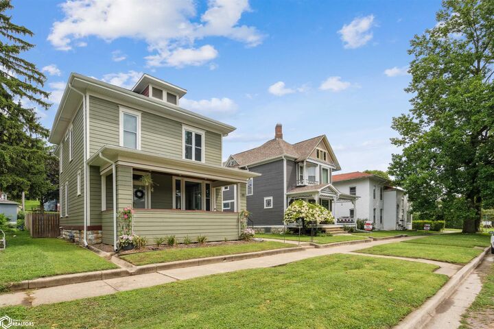 Property Photo: 911 Avenue D IA 52627