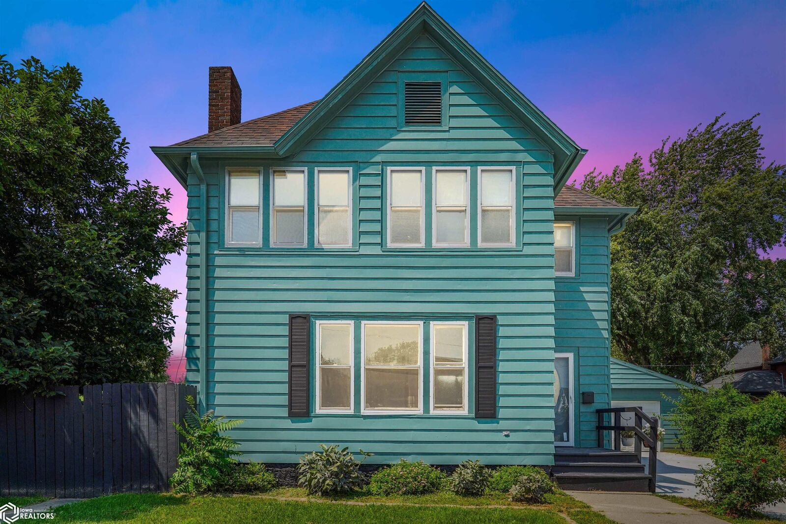 Property Photo:  105 S 8th Street  IA 50158 