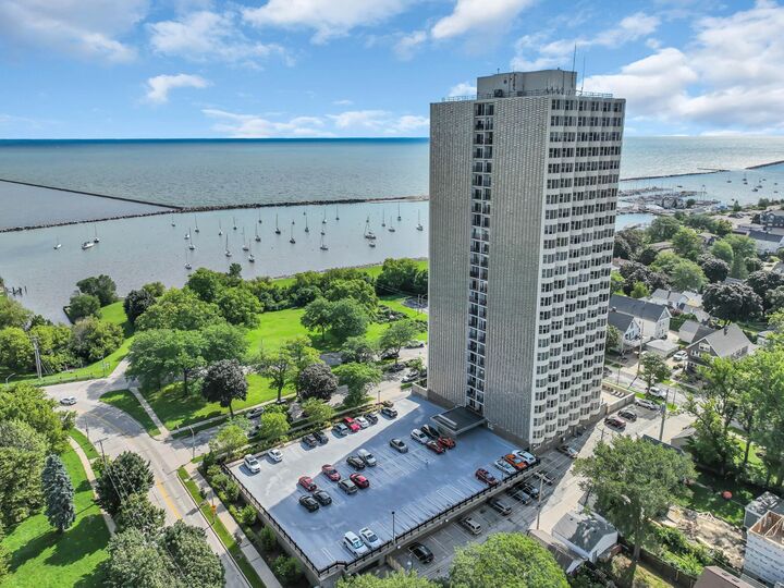 Property Photo: 2525 S Shore Dr 24B WI 53207