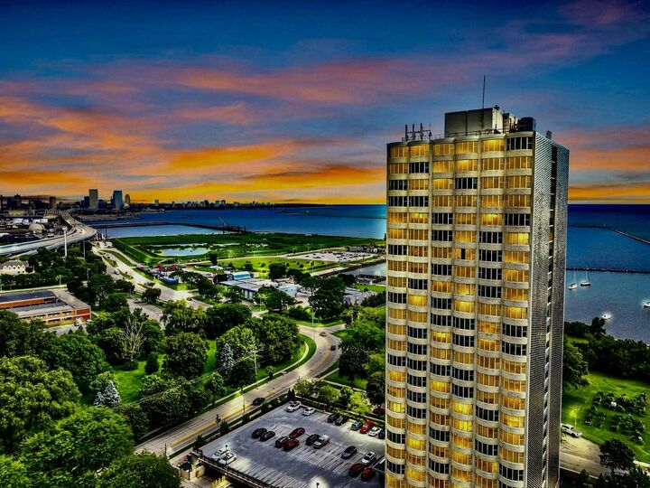Property Photo:  2525 S Shore Dr 24B  WI 53207 