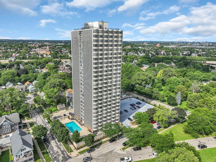 Property Photo: 2525 S Shore Dr 24B WI 53207