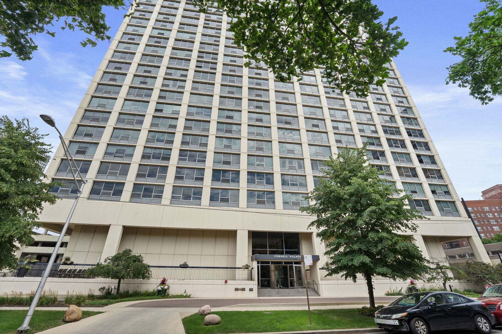 Property Photo:  5201 S Cornell Avenue 4B  IL 60615 