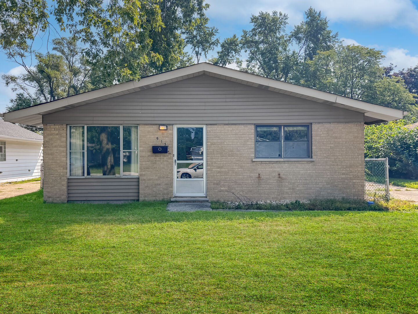Property Photo:  913 Sunnyside Avenue  IL 60476 