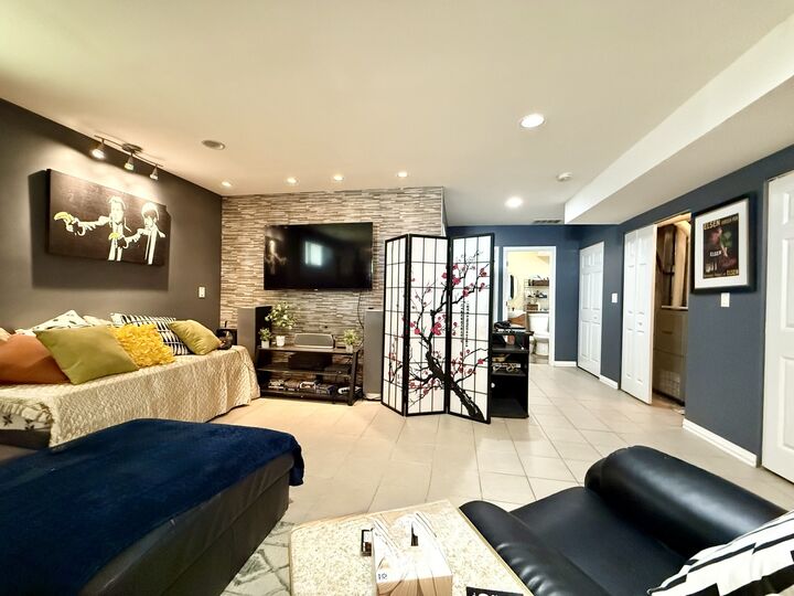 Property Photo:  3133 W Wallen Avenue  IL 60645 