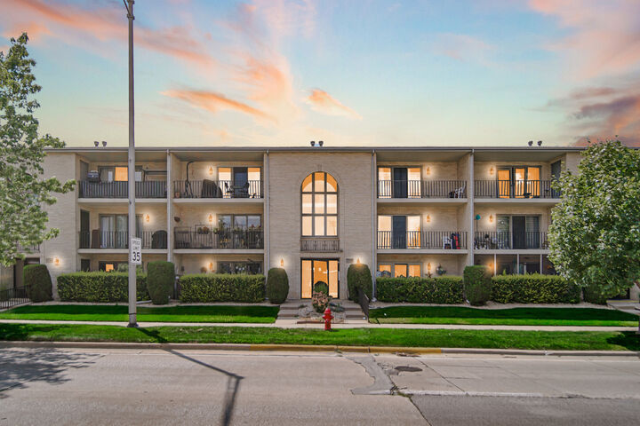 Property Photo: 10538 S Central Avenue 3S IL 60415