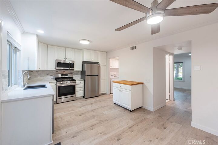 Property Photo:  23 Alderwood 5  CA 92604 