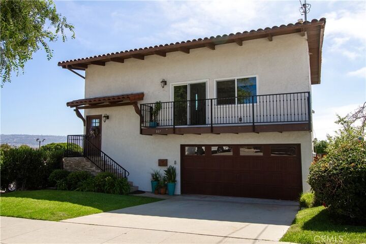 Property Photo:  807 El Redondo Avenue  CA 90277 