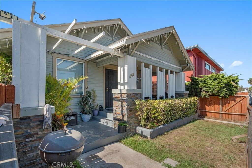 Property Photo:  2161 Locust Avenue  CA 90806 