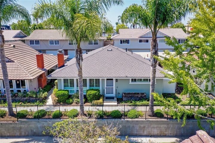 16952 Canyon Ln  Huntington Beach CA 92649 photo