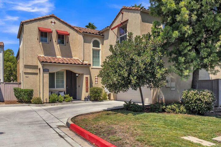 Property Photo:  964 Teatro Cir  CA 92021 