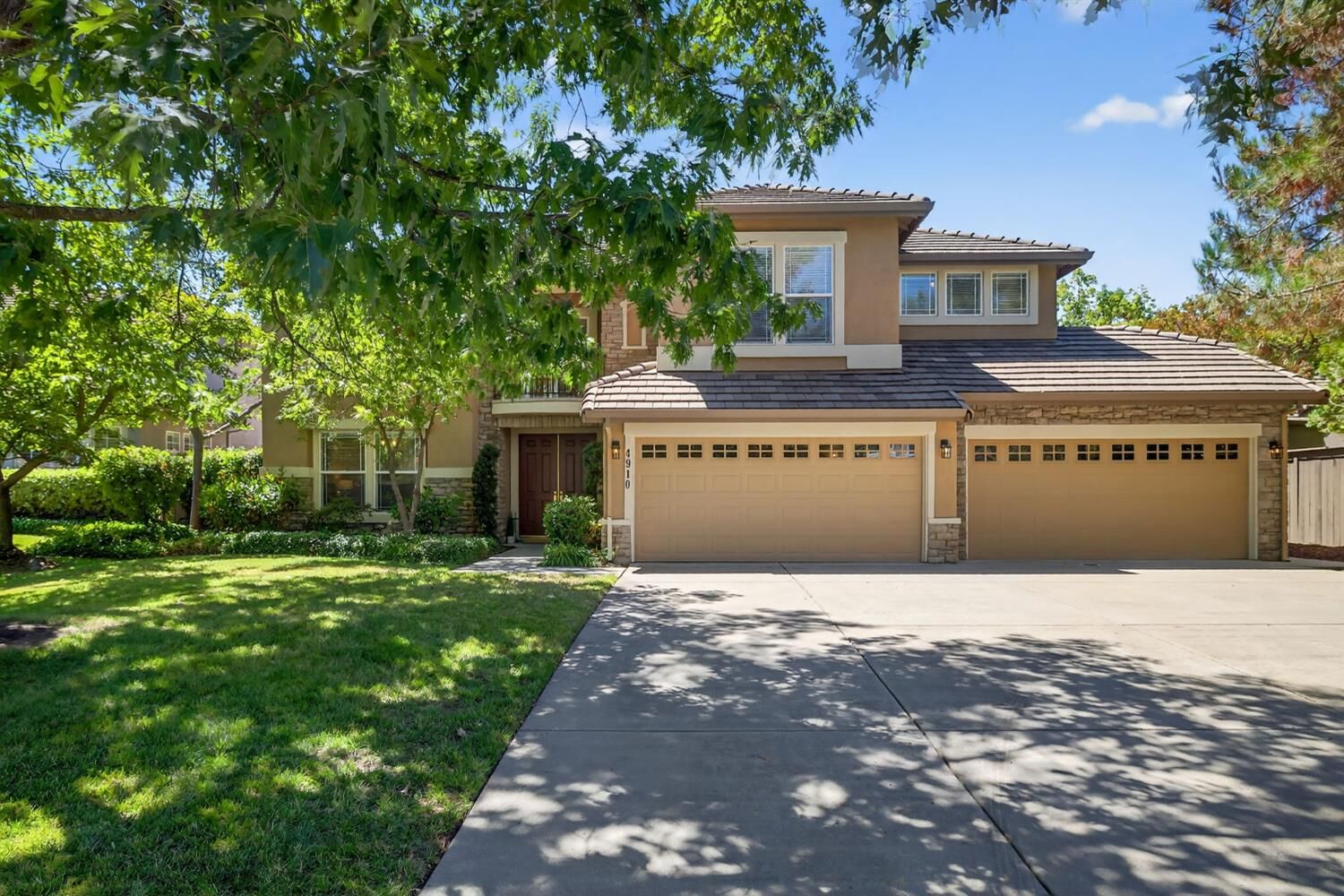 Property Photo: 4910 Alondra Court CA 95762