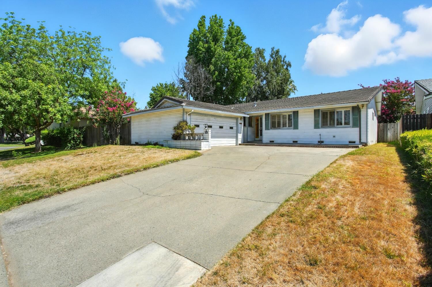 Property Photo: 8501 Cliffwood Way CA 95826