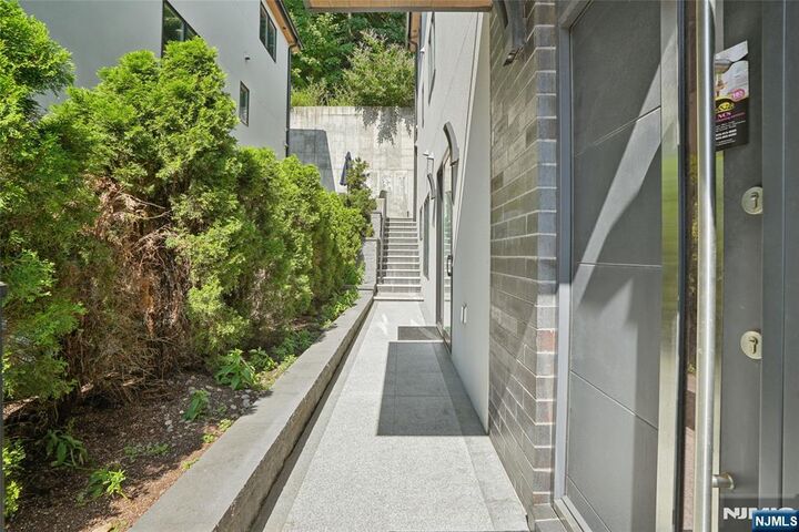 Property Photo:  714 Undercliff Avenue 714  NJ 07020 