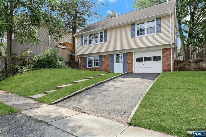 Property Photo:  166 Pleasant Avenue  NJ 07621 