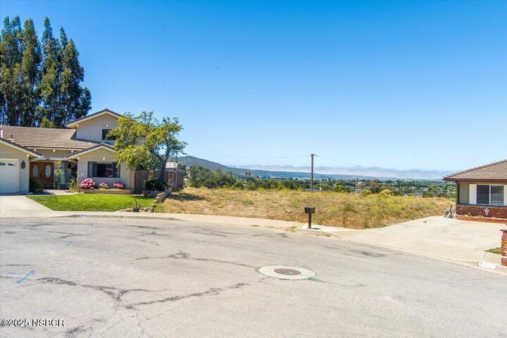 Property Photo: 801 Clemens Way CA 93436