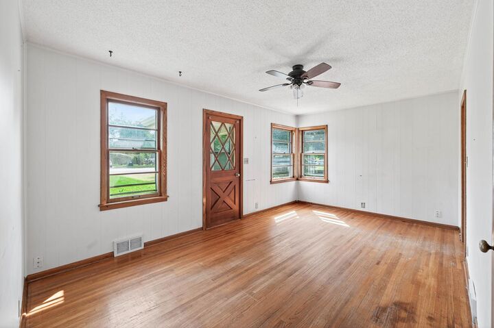 Property Photo:  16612 Minnetonka Boulevard  MN 55345 