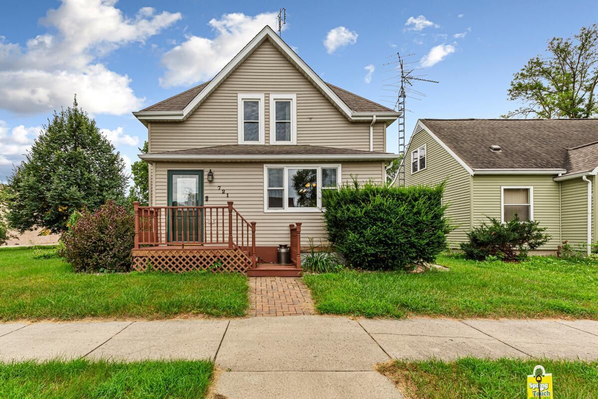 Property Photo: 721 6th Street MN 56074