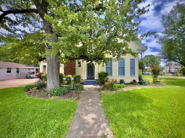 Property Photo: 330 E McNeill Street TX 76401