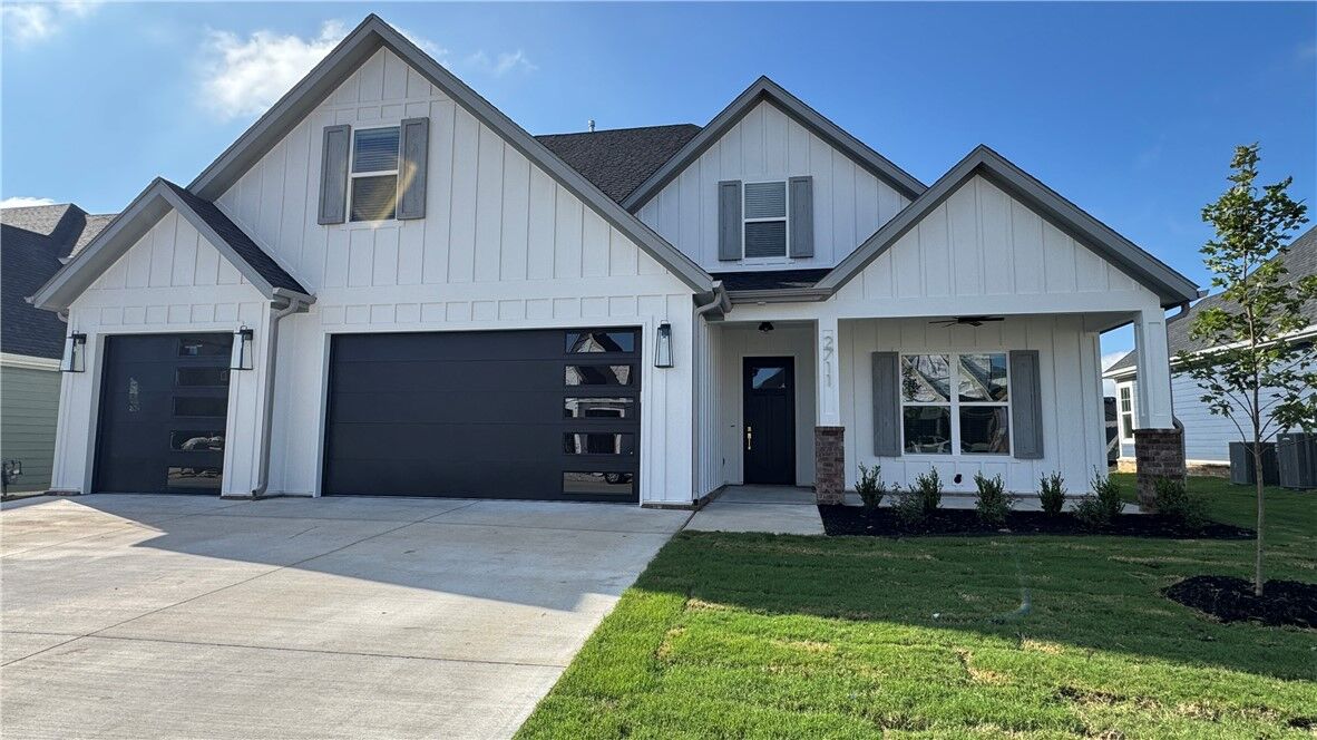 Property Photo: 2711 Amaris Avenue AR 72745