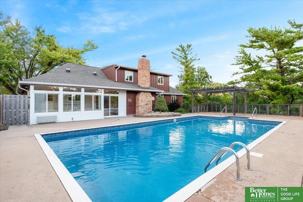 Property Photo:  11105 N 62nd Street  NE 68152 