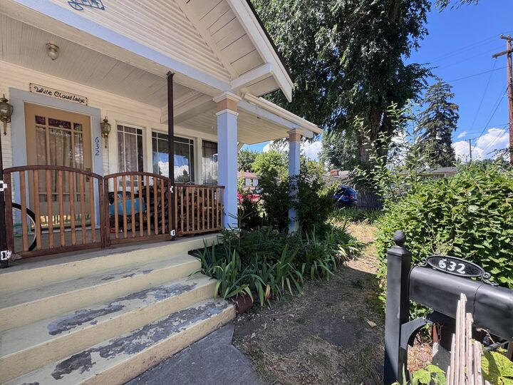 Property Photo: 632 N 10th Street OR 97601