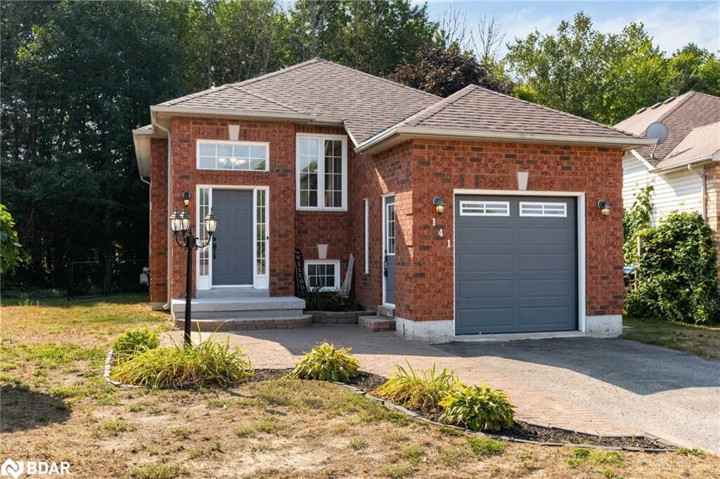 Photo de la propriété: 141 Dyer Drive ON L9Z 1M1