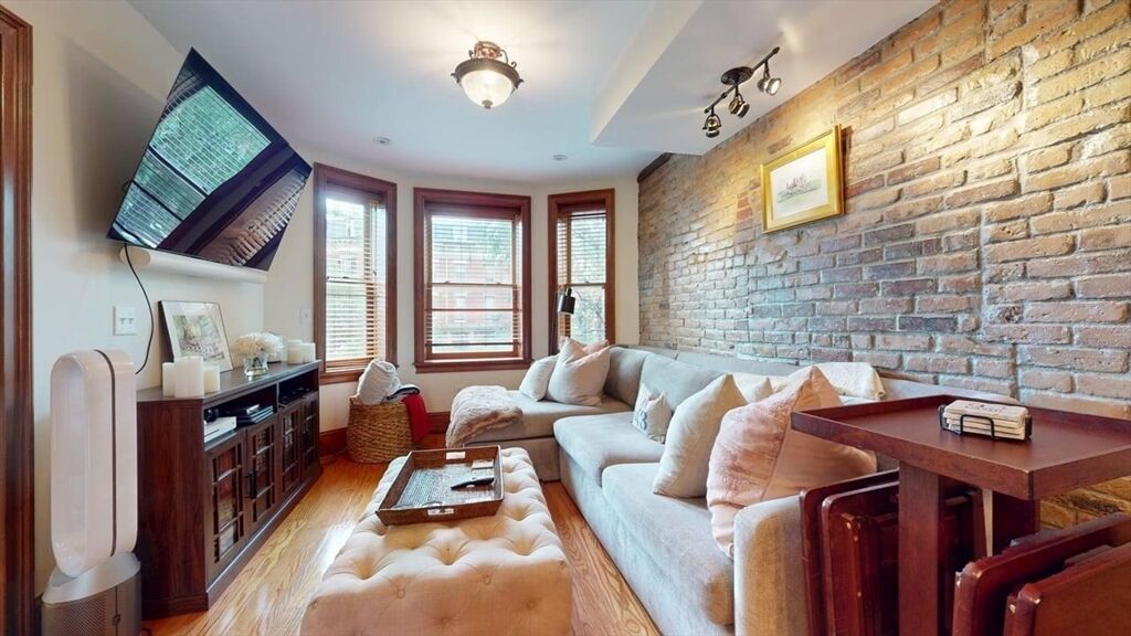 Property Photo:  661 Tremont St 3  MA 02118 